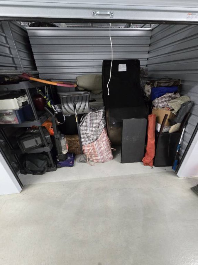 10 x 7 storage unit in Southgate, MI