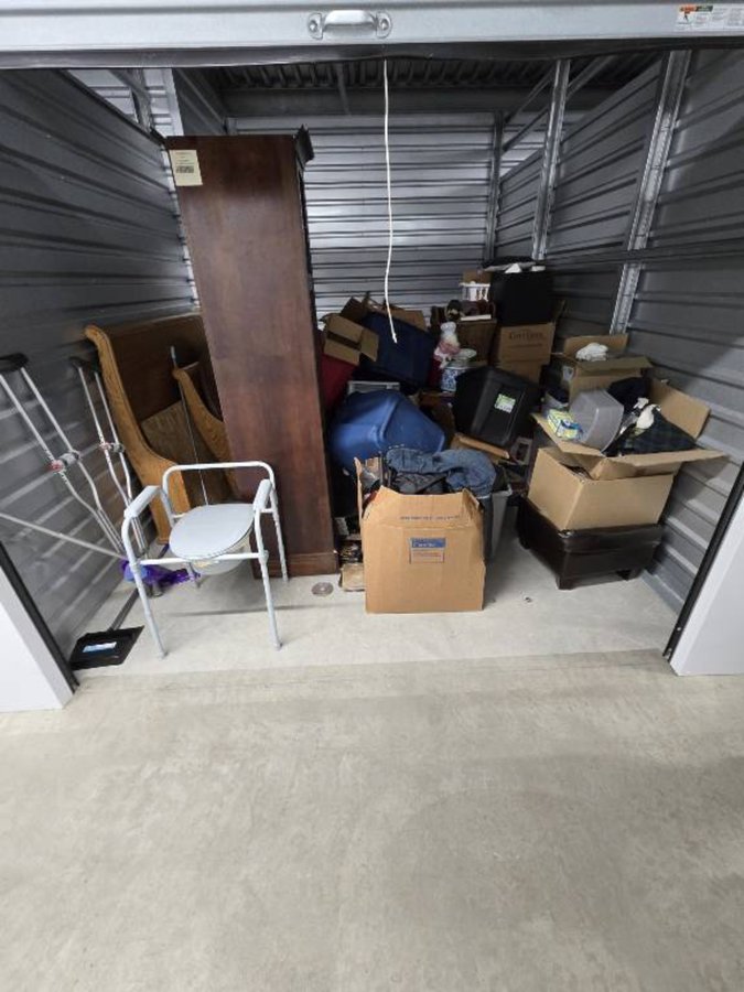 10 x 15 storage unit in Southgate, MI
