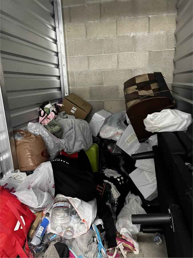 5 x 10 storage unit in Signal Hill, CA