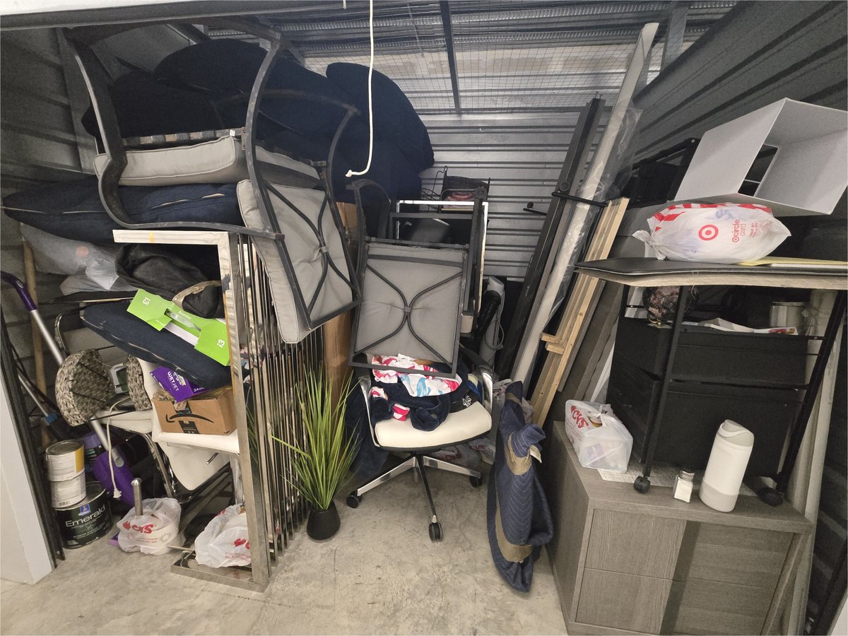 10 x 10 storage unit in Hollywood, FL