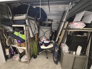 10 x 10 storage unit in Hollywood, FL