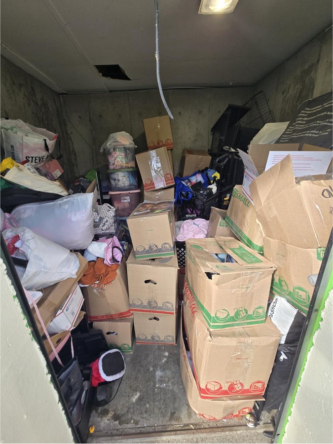 10 x 10 storage unit in Islandia, NY