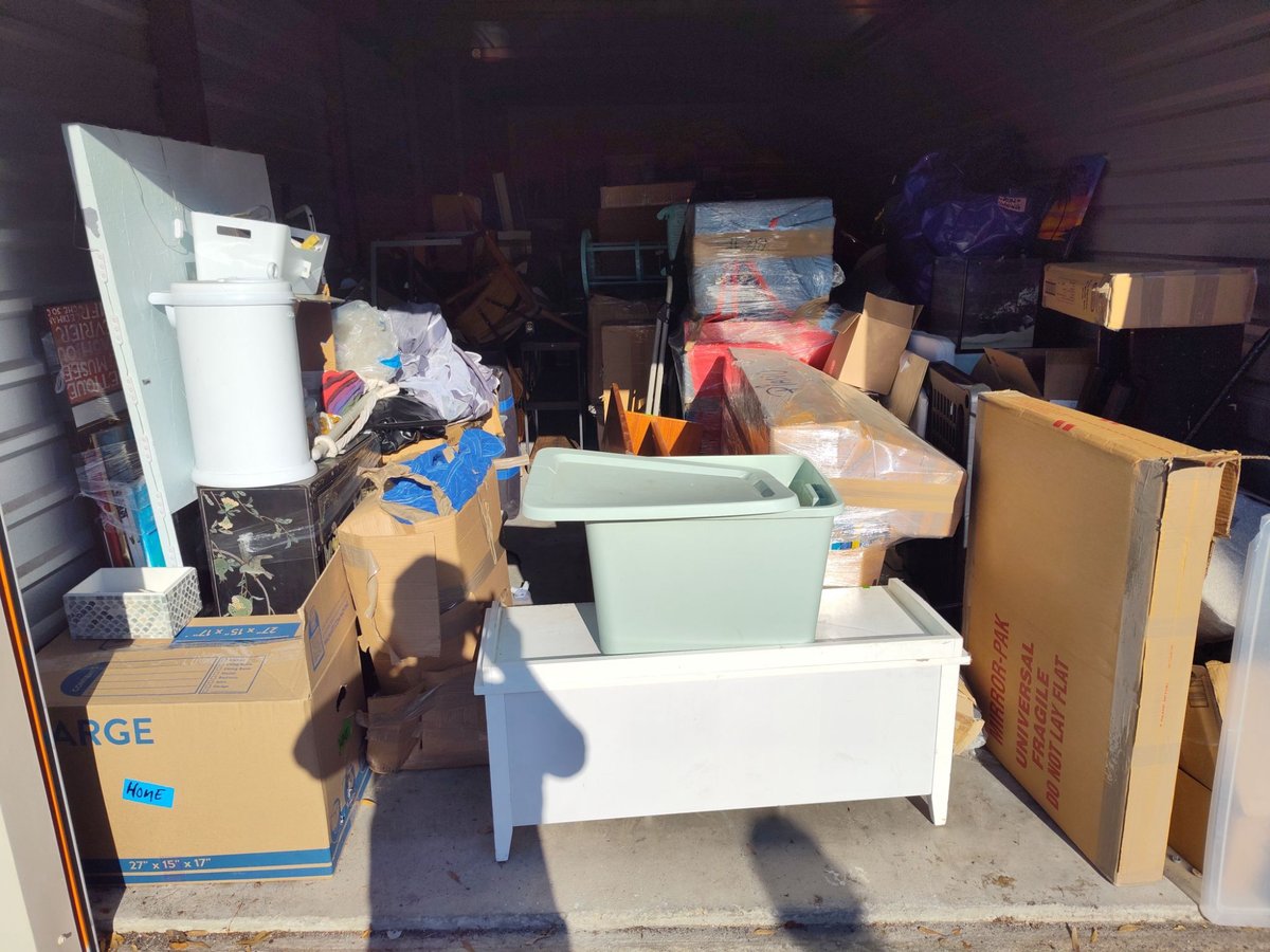 10 x 30 storage unit in Tampa, FL