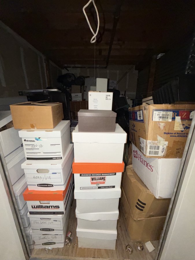 10 x 15 storage unit in Burbank, CA