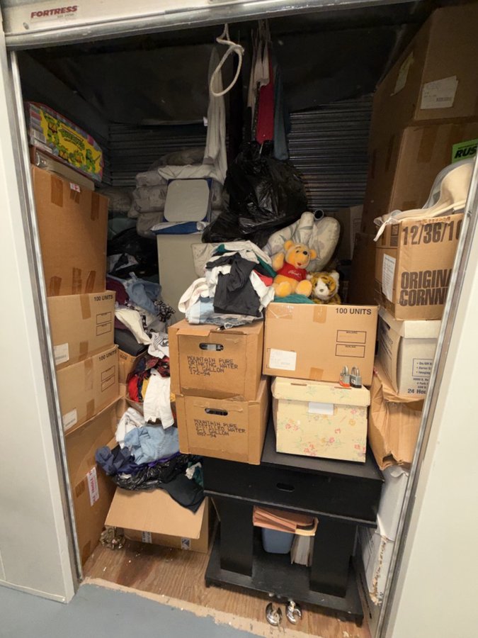 7 x 10 storage unit in Burbank, CA