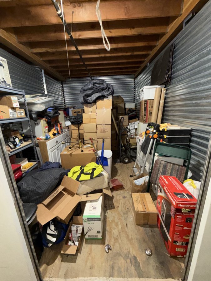 10 x 15 storage unit in Burbank, CA