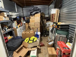 10 x 15 storage unit in Burbank, CA