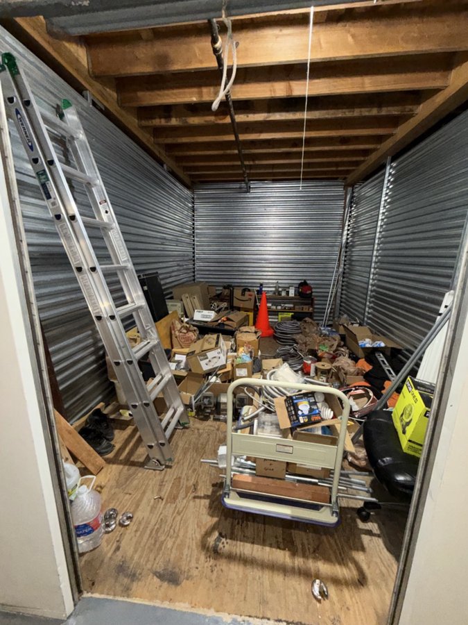10 x 15 storage unit in Burbank, CA