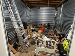 10 x 15 storage unit in Burbank, CA