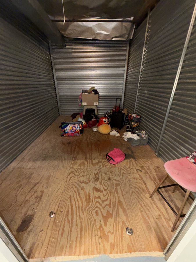 10 x 15 storage unit in Burbank, CA