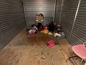 10 x 15 storage unit in Burbank, CA