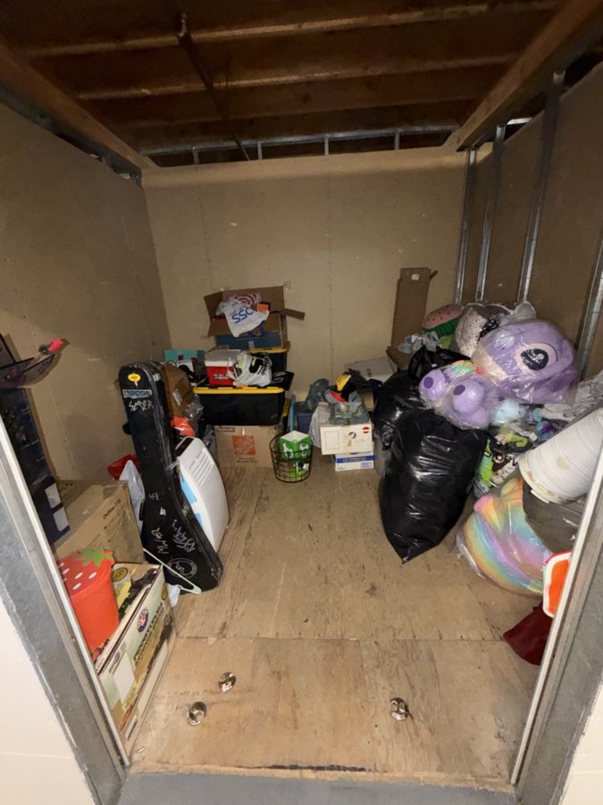 10 x 10 storage unit in Burbank, CA