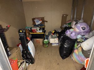 10 x 10 storage unit in Burbank, CA