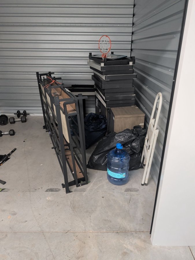 10 x 10 storage unit in Laveen, AZ
