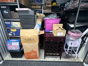 10 x 10 storage unit in North Bergen, NJ