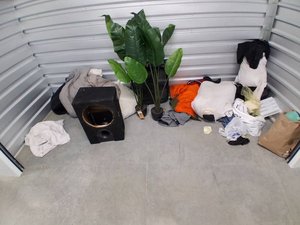 10 x 5 storage unit in Lancaster, CA