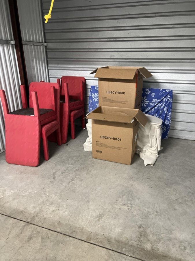 10 x 7 storage unit in Houston, TX