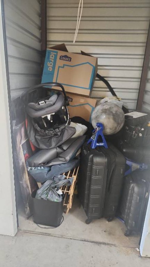 5 x 5 storage unit in College Park, GA