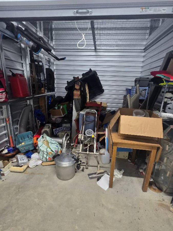 10 x 10 storage unit in Pensacola, FL