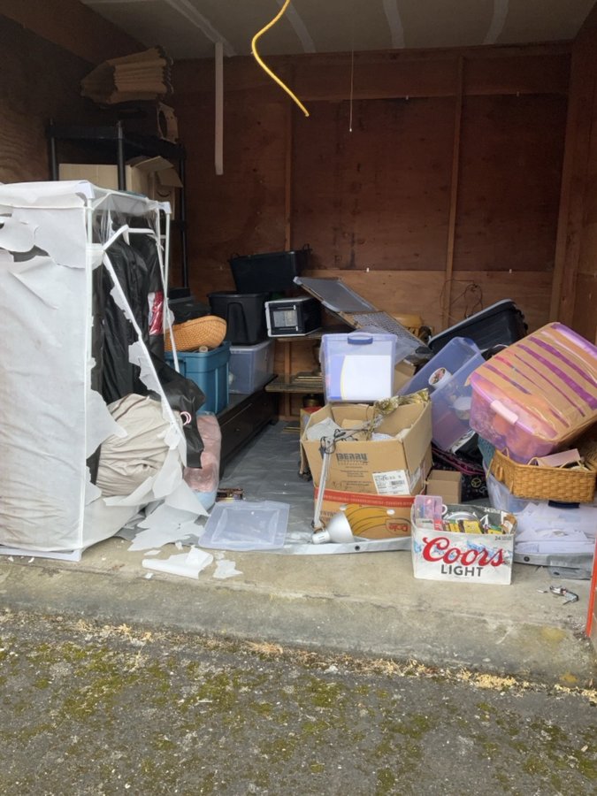 10 x 10 storage unit in Tigard, OR