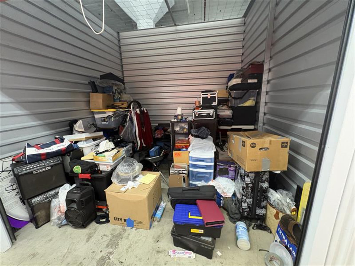 10 x 10 storage unit in Honolulu, HI