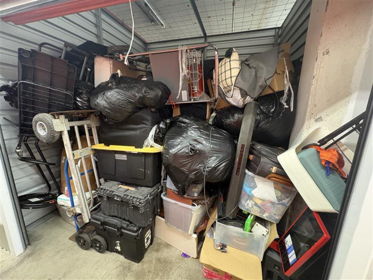 10 x 10 storage unit in Honolulu, HI