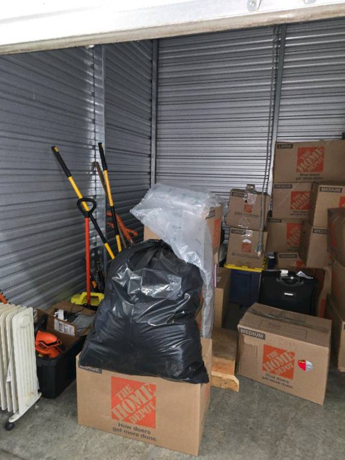 10 x 10 storage unit in Tacoma, WA