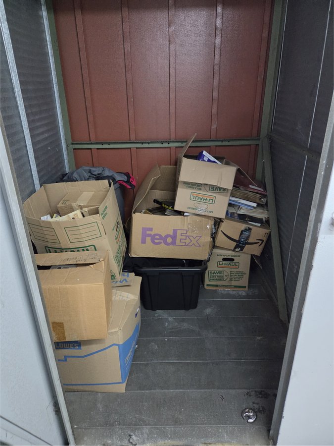 5 x 5 storage unit in Los Angeles, CA