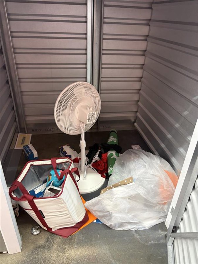 5 x 5 storage unit in Honolulu, HI