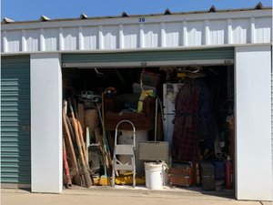 10 x 20 storage unit in Visalia, CA