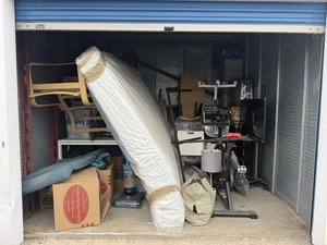 10 x 10 storage unit in Los Angeles, CA