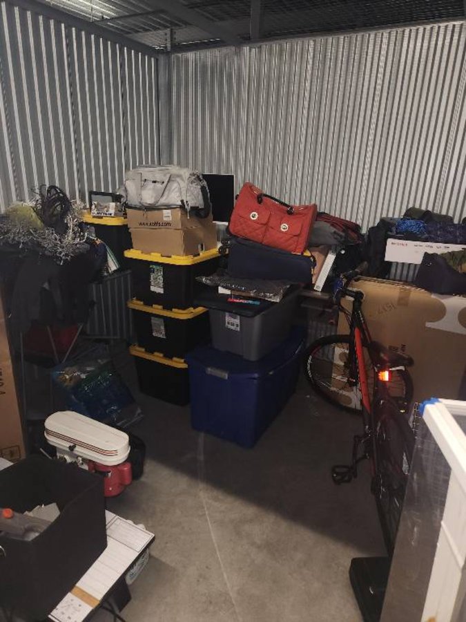 10 x 10 storage unit in Bartlett, IL