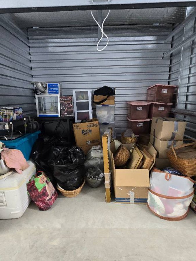 10 x 8 storage unit in Pensacola, FL