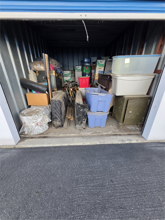 10 x 15 storage unit in Los Angeles, CA