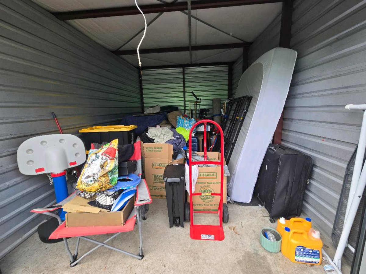 10 x 15 storage unit in Lakewood, WA