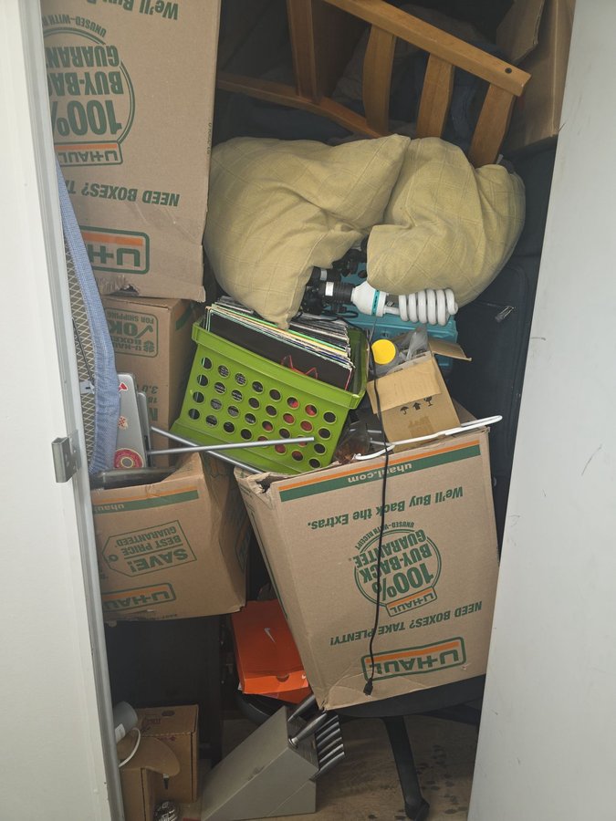 5 x 10 storage unit in Oakland, CA