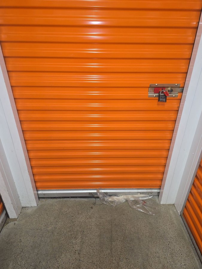 10 x 5 storage unit in Oakland, CA