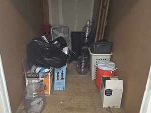 5 x 10 unit in Oakland