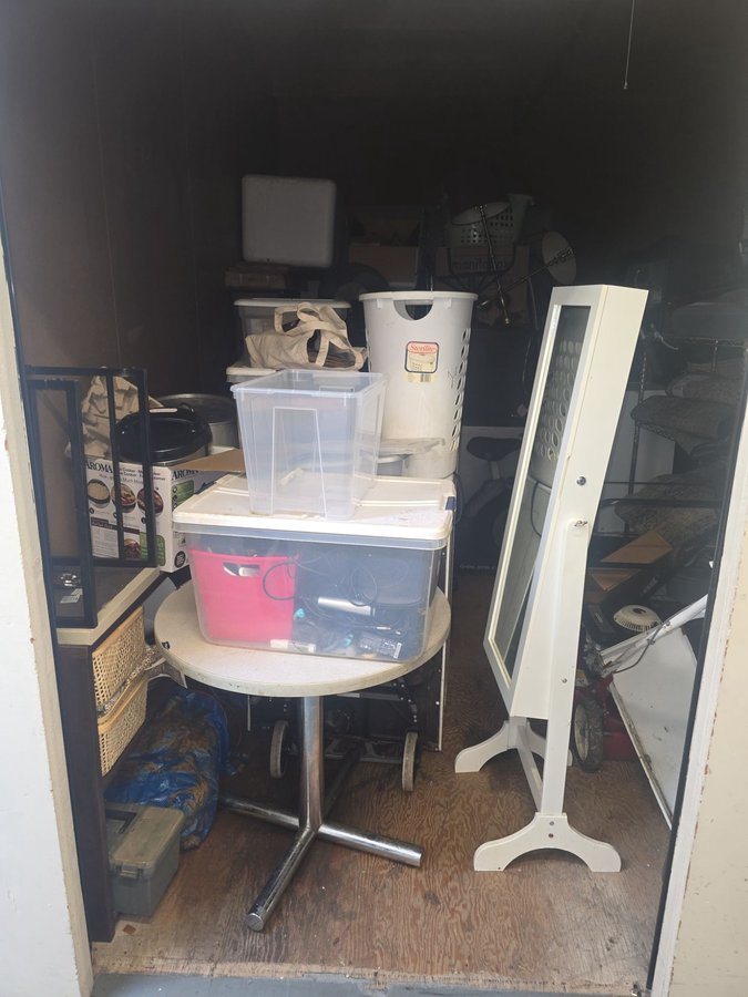10 x 15 storage unit in Pinole, CA