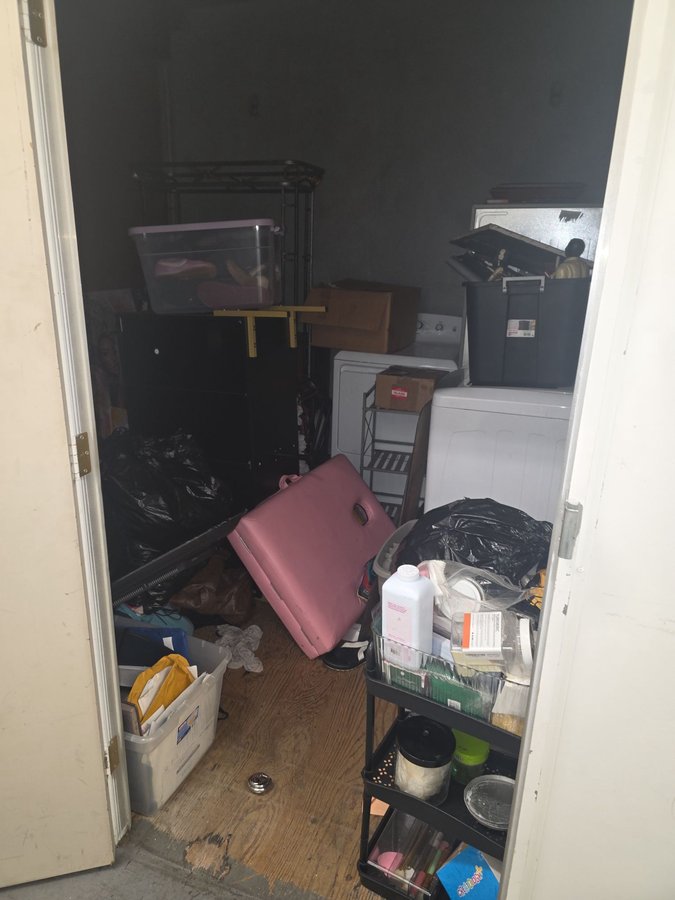 10 x 10 storage unit in Oakland, CA