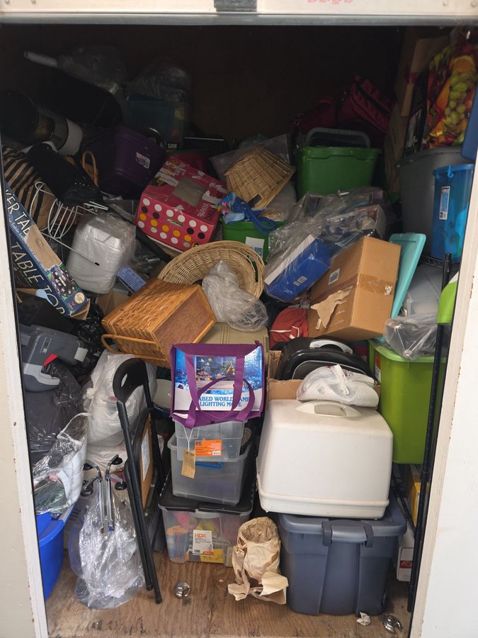 10 x 10 storage unit in Pinole, CA
