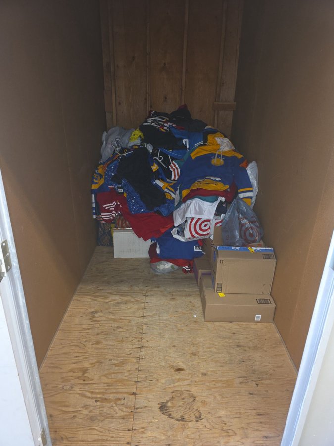 5 x 10 storage unit in Pinole, CA