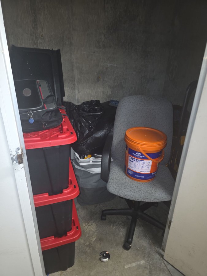 5 x 10 storage unit in Pinole, CA