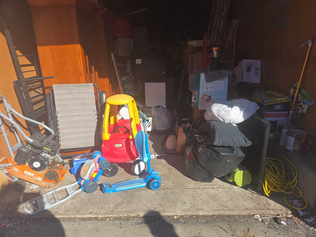 10 x 30 storage unit in Pinole, CA