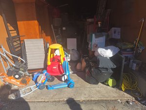 10 x 30 storage unit in Pinole, CA