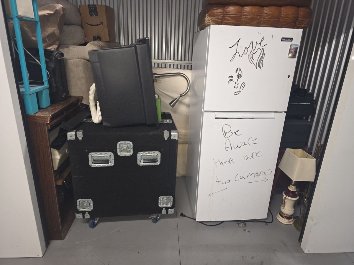 8 x 5 storage unit in Alameda, CA