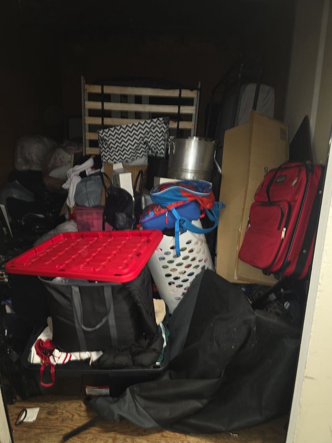 10 x 15 storage unit in Pinole, CA