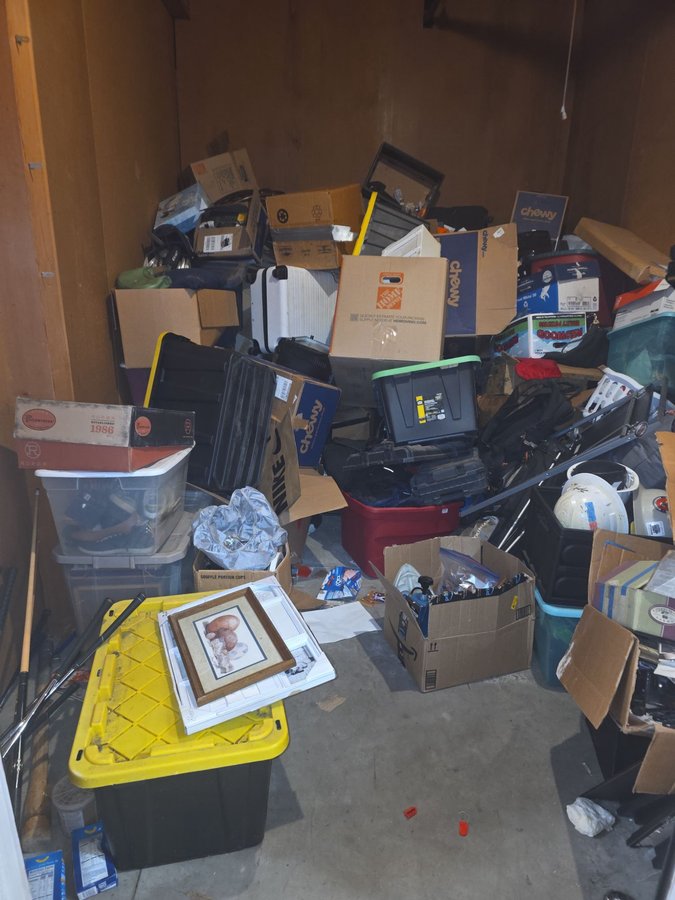 10 x 15 storage unit in Pinole, CA