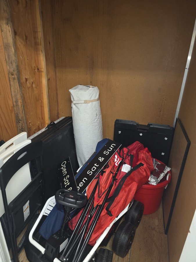 5 x 5 storage unit in Emeryville, CA