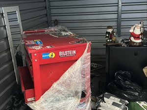 10 x 10 storage unit in Long Beach, CA